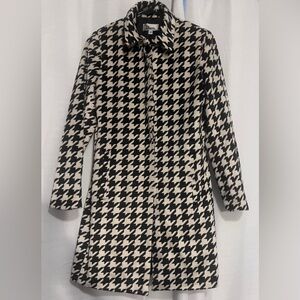 Vintage J. Harris Houndstooth Trench Coat in Black and Cream - Medium